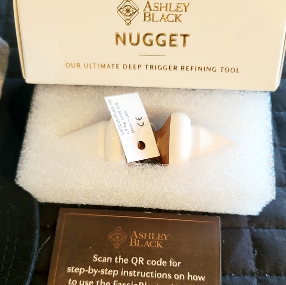 ASHLEY BLACK NUGGET & HAT. - Picture 2 of 5